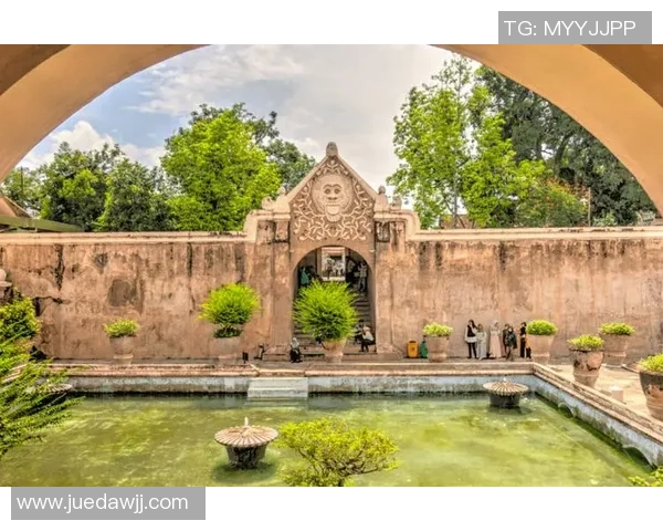 探索埃斯特旺的魅力与文化遗产，揭开这座城市的历史面纱